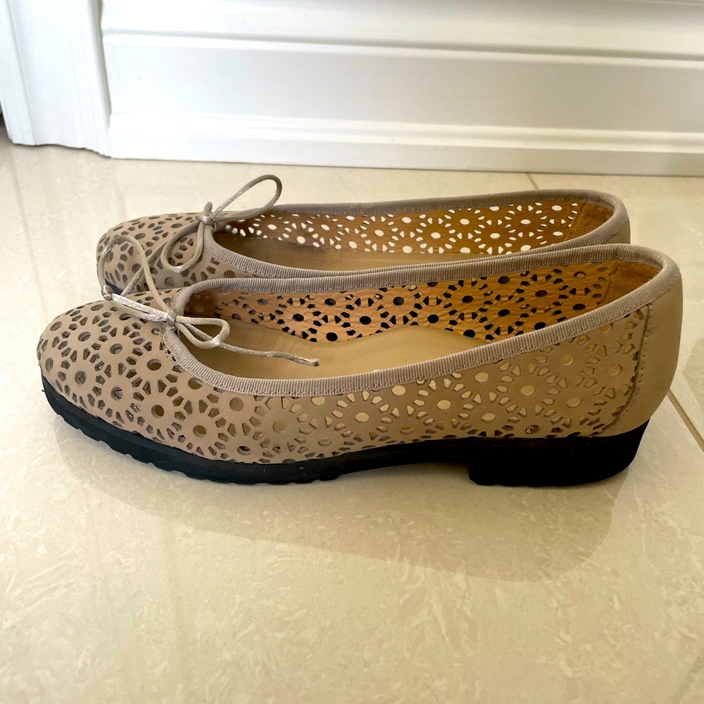 Ron White Gaila Floral Nude Flats - Size 7.5
